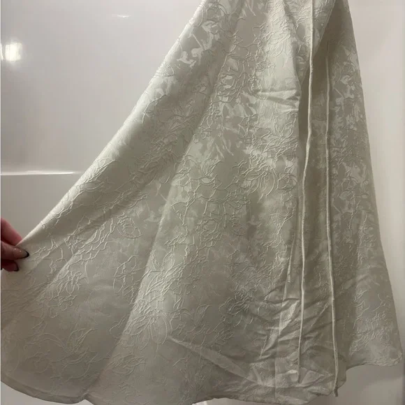 Cider Ivory Jacquard Halter V-Neck Midi Dress - Picture 15 of 15